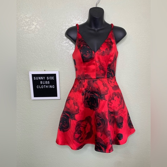 Speechless Satin Red and Black Floral Pattern Cocktail Dress With Pockets Size 1 - Picture 1 of 8